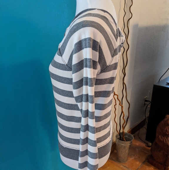 Striped sweatshirt with bow in the back - Picture 3 of 7